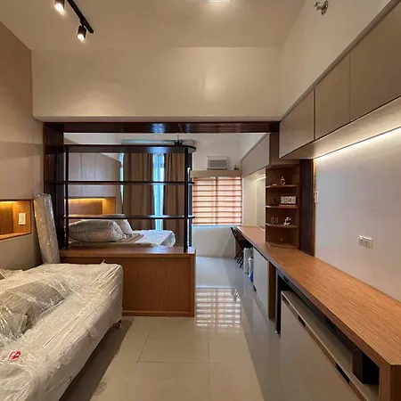 1-Br Condo Unit Near Rockwell, Poblacion