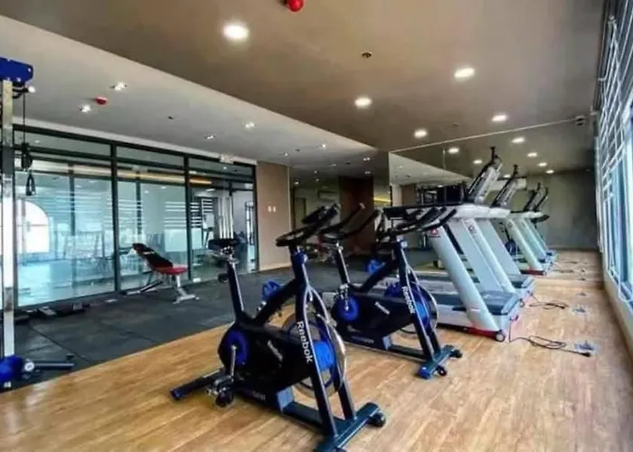 1-br Unit Near Rockwell, Poblacion Aparthotel Manila
