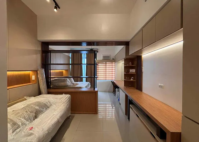 1-br Unit Near Rockwell, Poblacion * Manila