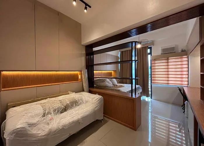 1-br Unit Near Rockwell, Poblacion