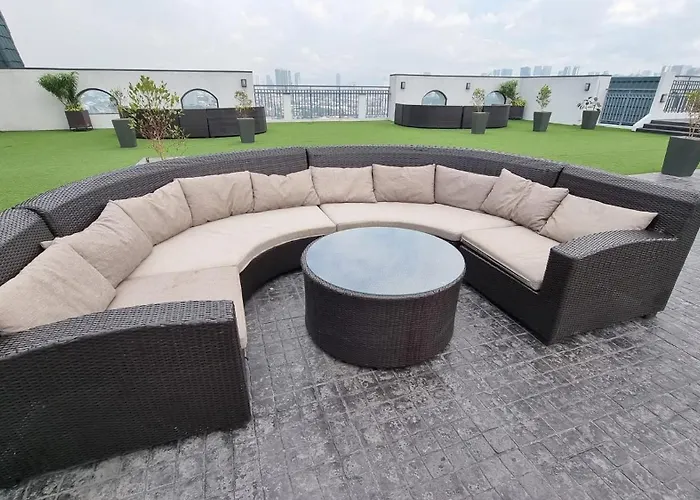 1-br Unit Near Rockwell, Poblacion Aparthotel *